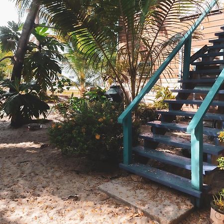 Anda Di Hows Hostel Placencia Exterior foto