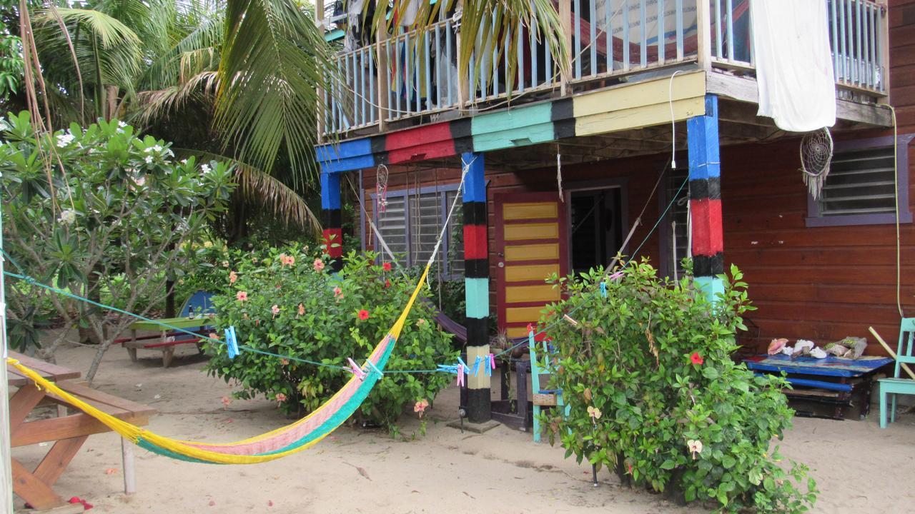 Anda Di Hows Hostel Placencia Exterior foto