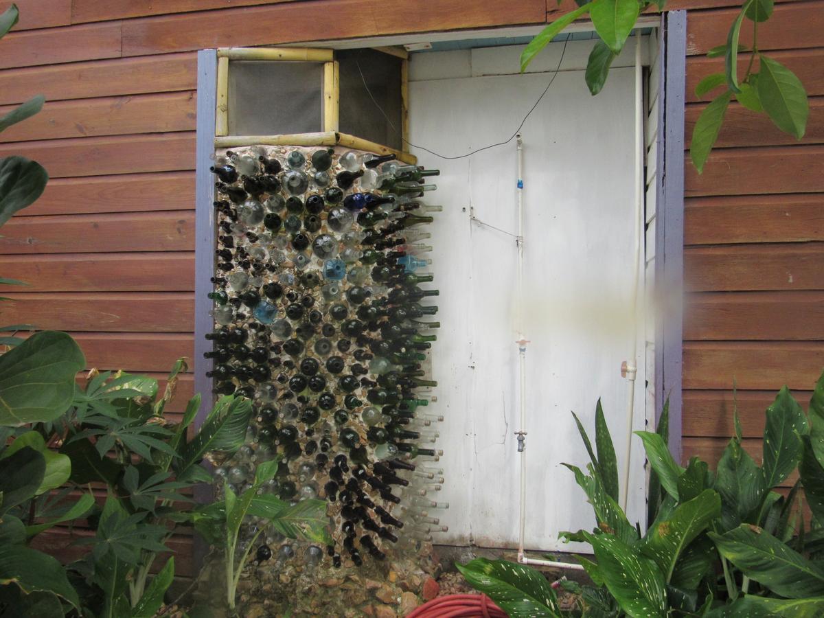 Anda Di Hows Hostel Placencia Exterior foto