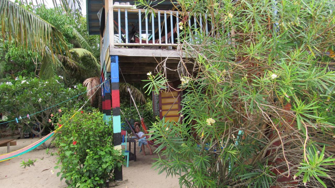Anda Di Hows Hostel Placencia Exterior foto