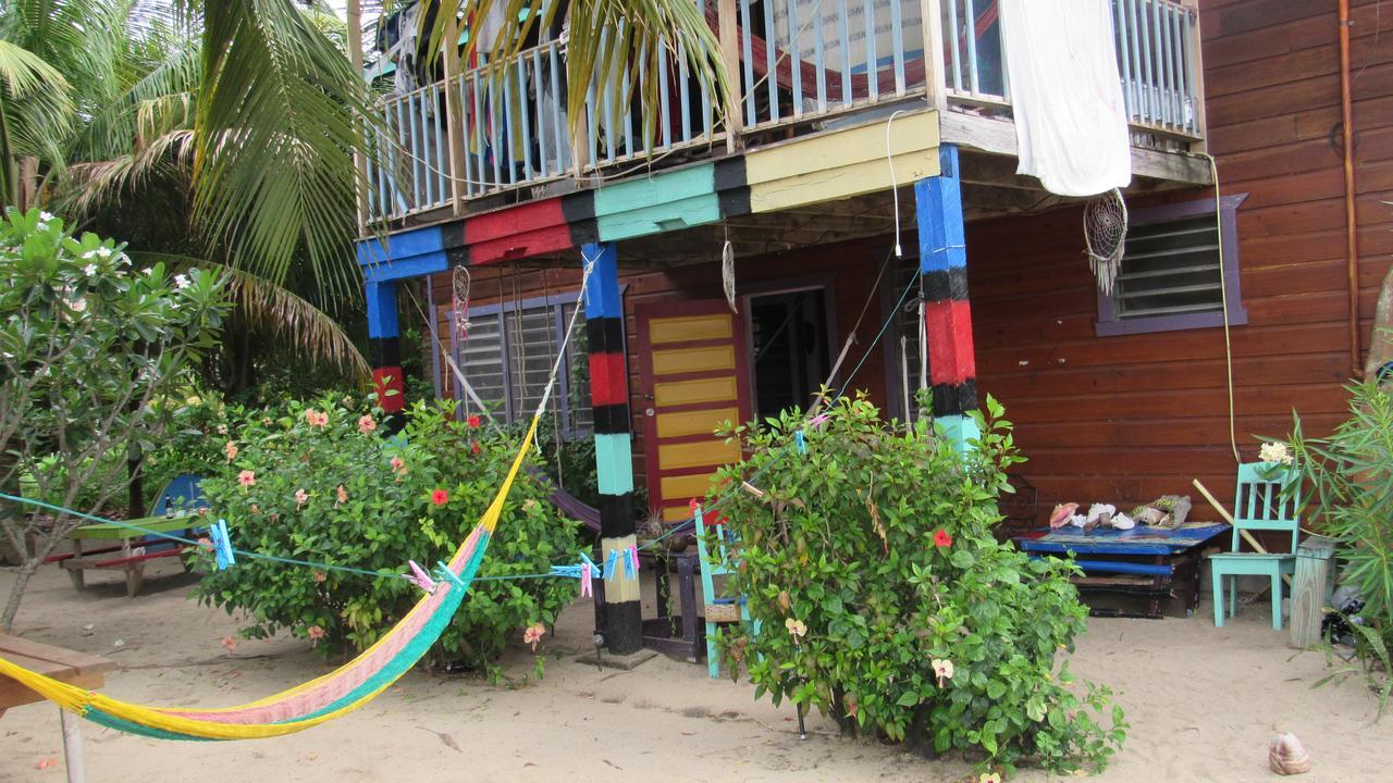 Anda Di Hows Hostel Placencia Exterior foto